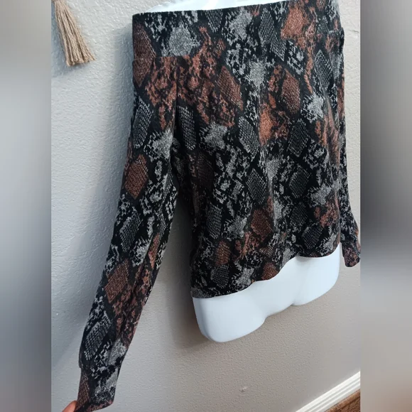 Payton Jensen Blouse - Picture 2 of 6